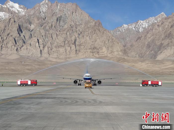 新疆首个高高原机场正式试飞
